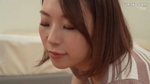 俯身 · 卧室 · 平静 · 针织衫 · 侧脸特写 · AV截图 · 无行为