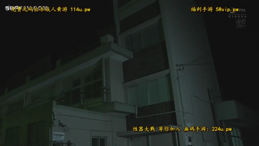 室内 · 坐姿 · 脸部 · 微笑 · 交流 · 模糊 · 花纹上衣