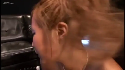 Indoor · Fully nude · Leather sofa · 头部特写 · Blur · 口交行为 · 动态模糊 · 俯首姿势