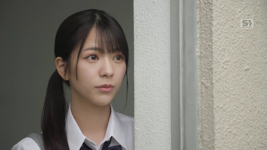 憂鬱 · 顔部のクローズアップ · 站姿 · 学生服 · 门口 · 覗き · 马尾