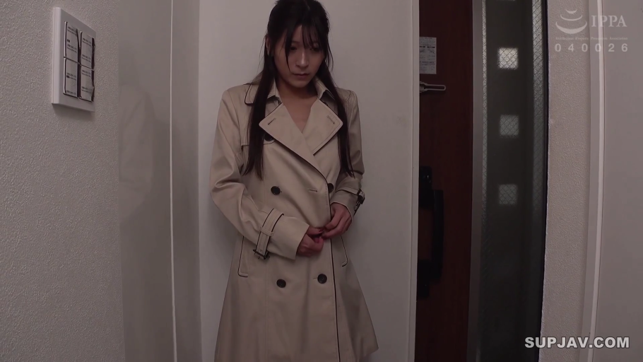 胸部 · 内衣 · 眼镜 · 陶醉 · 床上 · 异性 · 调情 · 躺卧