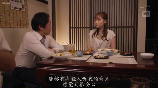 食事 · 全景 · 微笑 · 私服 · 餐厅 · 对坐 · 酒水 · 男女