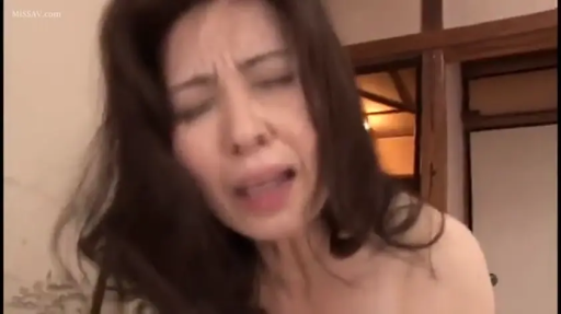 骑乘位 · 性交 · 全裸 · 卧室 · 床铺 · 成人内容 · 近景 · 痛苦与快感并存