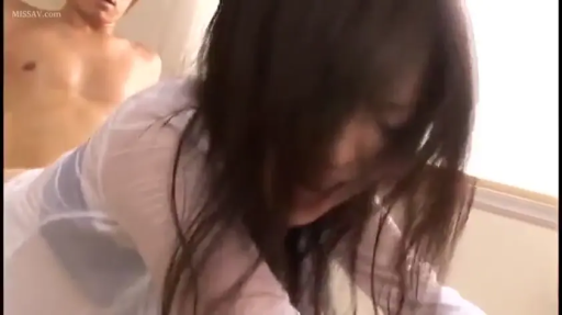 室内 · 身をかがめる · 目を閉じて · 性行為 · 顔のクローズアップ · 动感模糊 · 白色シースルーシャツ