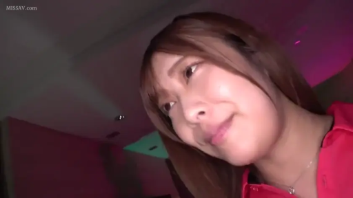 室内 · 脸部特写 · 粉色上衣