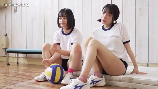 坐姿 · 全景 · 平静 · 体操服 · 排球 · 休息 · 体育馆 · 日本