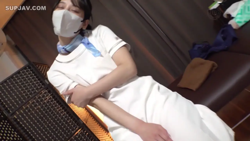 室内 · 护士服 · 迷离 · 中景 · 站姿 · 注视镜头 · 日系 · 口罩