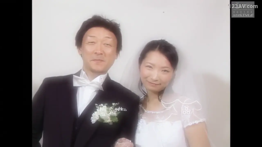 室内 · 微笑 · 上半身 · 拍照 · 并排 · 婚纱 · 头纱 · 夫妇