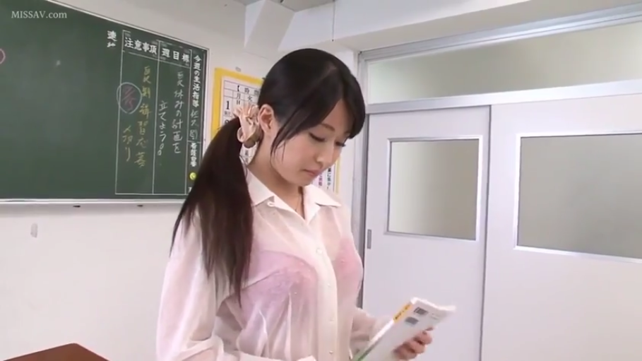 骑乘位 · 性交 · 全裸 · 卧室 · 床 · 局部打码 · 背影特写