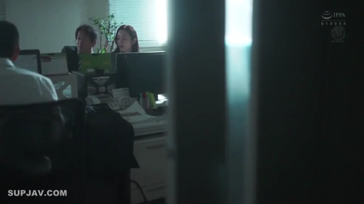 坐姿 · 交谈 · 专注 · 办公室 · 全景 · 职业装 · 偷窥视角 · 办公桌椅