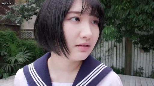 忧虑 · 水手服 · 头部 · 站立 · 凝视 · 花园 · 短发