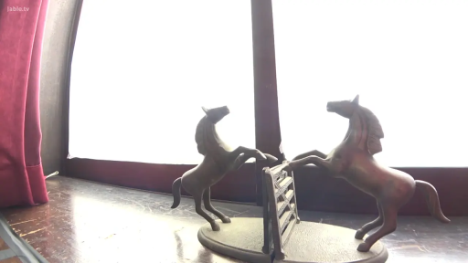 窗台 · 马雕塑 · 室内装饰