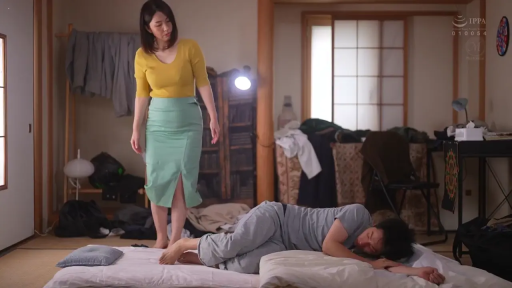 Serious · Side-lying · Eye contact · 榻榻米房间 · 日常场景 · 青色长裙 · mat