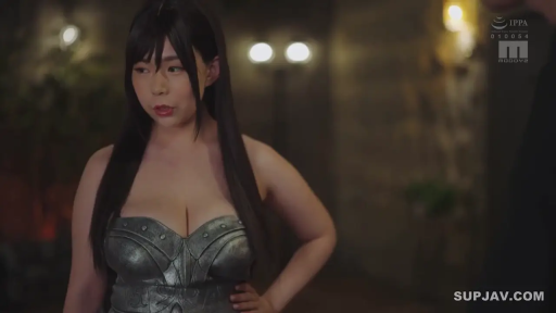 Indoor · Conversation · Stand · 巨乳 · 自然 · 上半身 · 金属抹胸