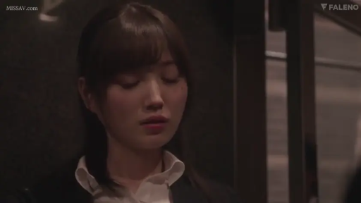 室内 · 脸部特写 · 站立 · 职业装