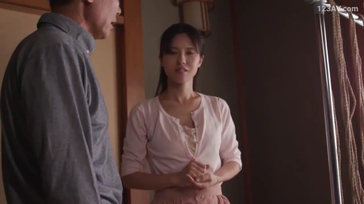 室内 · 会話 · 站立 · 中景 · 微笑 · 熟女 · 绳索 · 粉色开衫