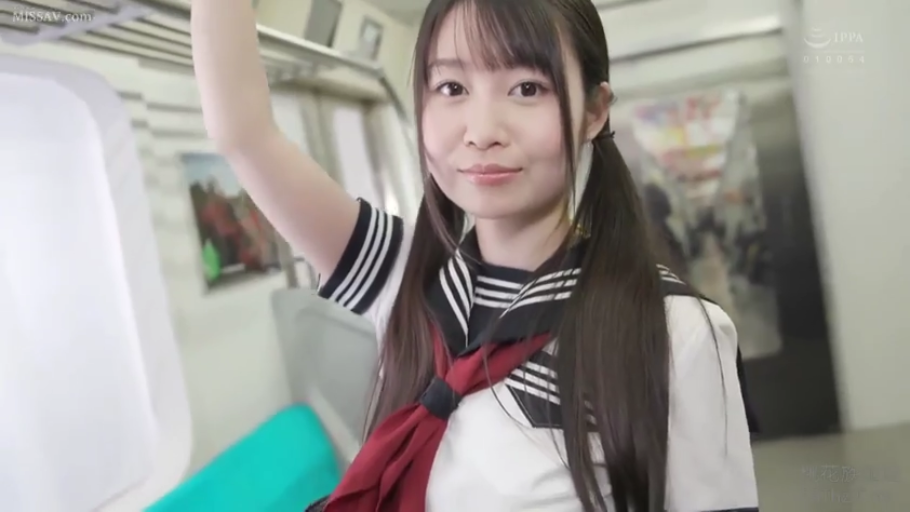 Stand · Smile · 上半身 · Sailor suit · Twin tails · 看向镜头 · 电车 · 电车拉环