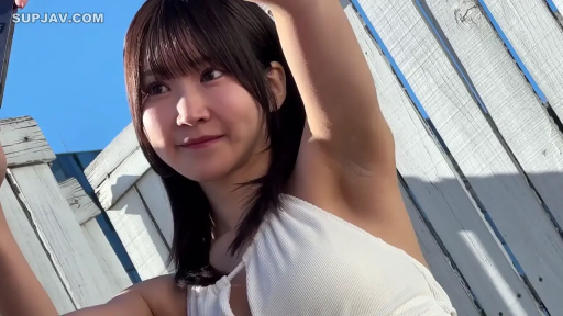 Smile · 手机 · Outdoor · 自拍 · Fence · 腋下特写 · 白色吊带背心 · 侧身举臂