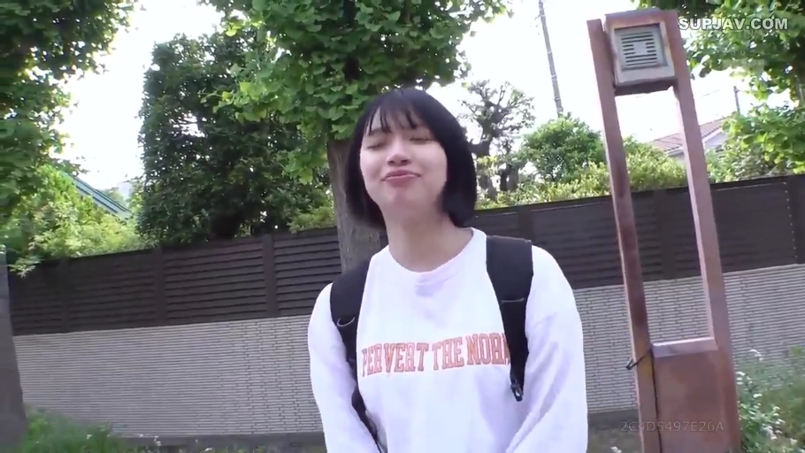 阴茎 · 口交 · 微笑 · 客厅 · 跪姿 · 第一人称视角 · 发饰 · 蓝色毛衣