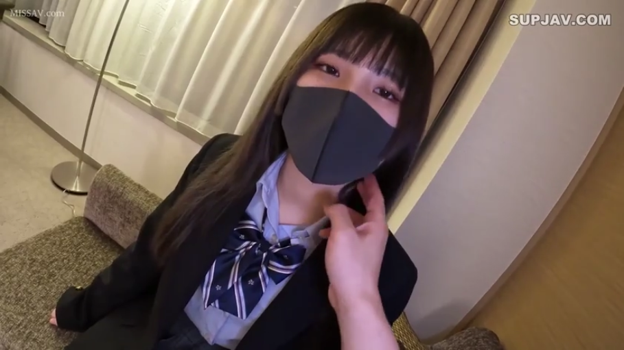 坐姿 · 陶醉 · 闭眼 · 面部特写 · 常服 · 书房 · 书架