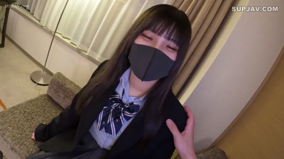 面部特写 · 户外 · 温柔 · 熟女 · 依偎 · 紫色蕾丝连衣裙 · 靠肩拥抱