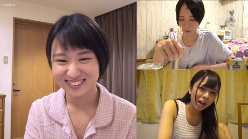 室内 · 座り姿勢 · 顔部のクローズアップ · 微笑 · 睡衣 · 筷子 · 分屏 · 视频通话