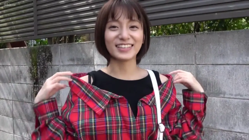 半身 · 户外 · 正面站立 · 红色格子衫