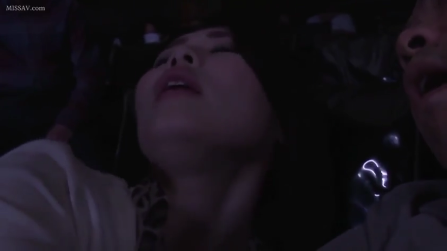 Close-up of the face · Intoxicated · White top · Tilt head back · Orgasm · dim · 电影院