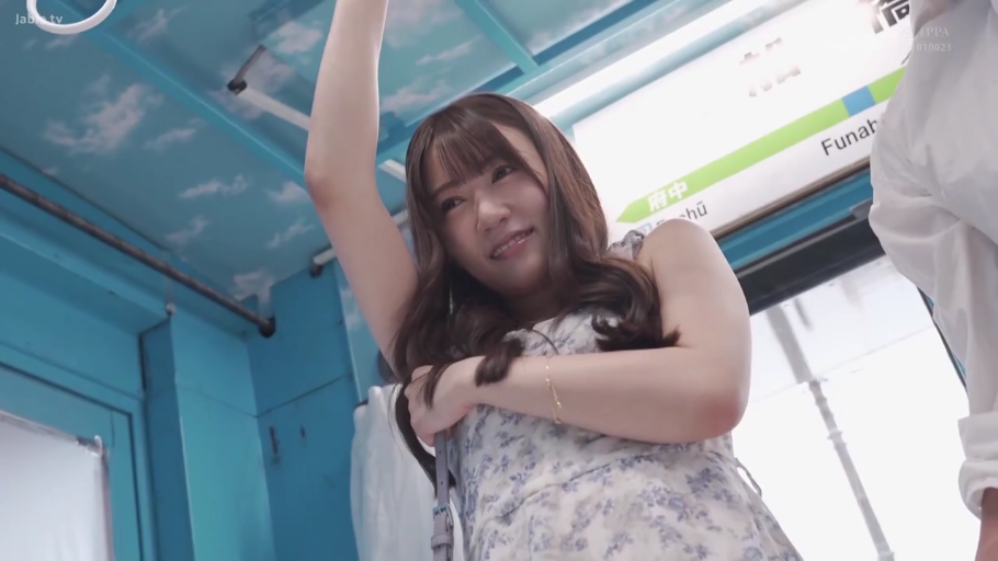 Armrest · Smile · Floral print dress · Train carriage · Half-body close-up · 身体接触 · 痴汉题材 · 吊环