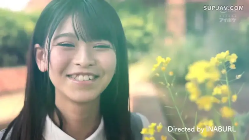 脸部特写 · 站立 · 制服 · 户外