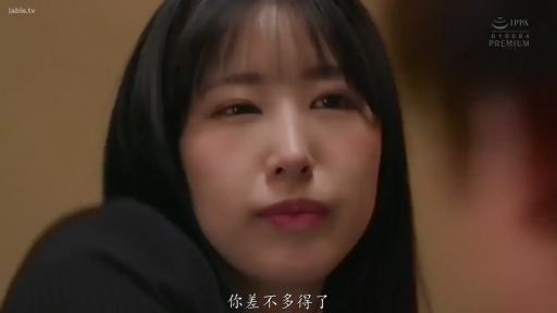 室內 · 脸部 · 字幕 · 職業裝 · 谈话 · 正面 · 不屑