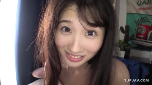 卧室 · 裸体 · 私处 · 开腿坐 · 纸巾 · 擦拭 · 露阴毛