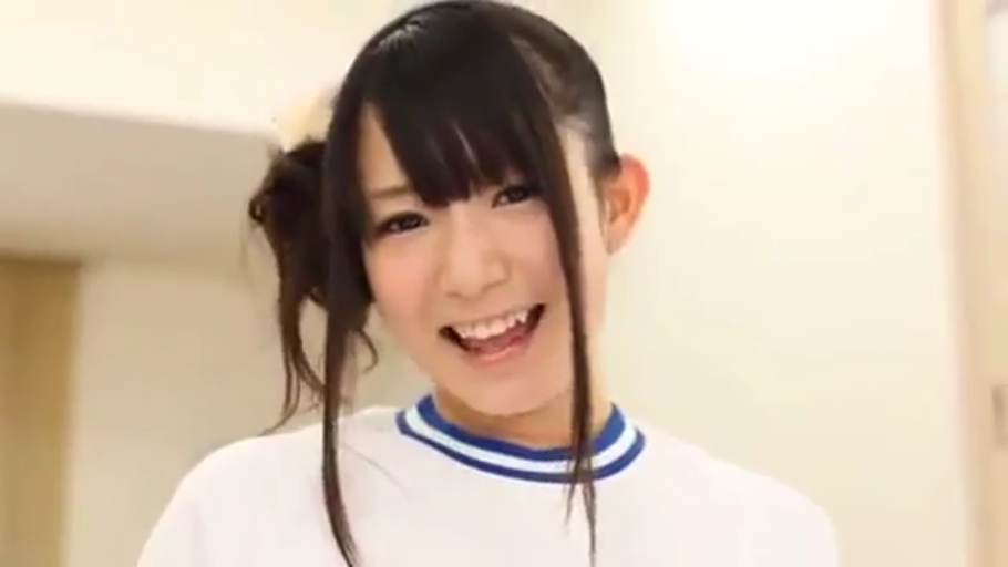 坐姿 · 脸部 · 全裸 · 浴室 · 平静 · 项链 · 泡沫 · 泡澡