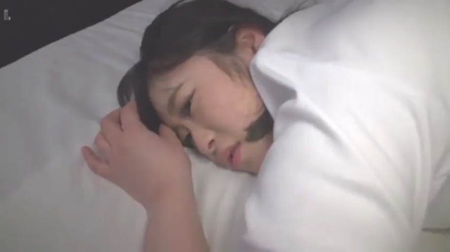 顔部のクローズアップ · 平静 · 枕头 · 居家 · 床上 · 侧卧 · 寝る · 白色睡衣