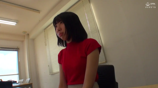 职业西装 · 站立 · 微笑 · 半身 · 生活化 · 户外餐车 · 点餐交谈 · 打包盒