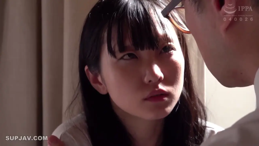 室内 · メガネ · 顔部のクローズアップ · 白色衬衫 · 对视 · アジア人 · 対面 · 迷茫