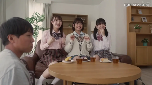 座り姿勢 · 全景 · リビング · 多人 · JK制服 · 笑容 · 手を振る · ケーキ飲料