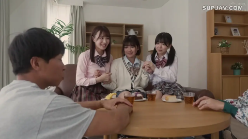 坐姿 · 全景 · 微笑 · 客厅 · 茶几 · 多人 · JK制服 · 聚会