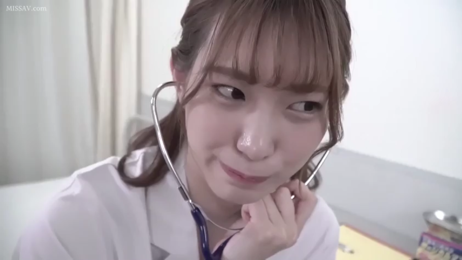 Role-playing · Smile · 面部特写 · 托腮 · 诊室 · 听诊器 · 医生袍 · 诊断