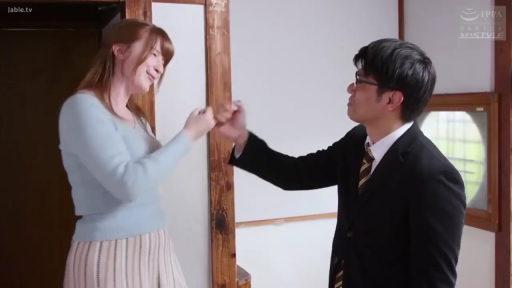 Stand · Medium shot · Plot · 交流 · Smile · 日常装 · Japanese-style room