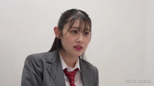 Indoor · 面部特写 · 交流 · 水印 · Forward Sitting Posture · 西装制服 · 迷茫