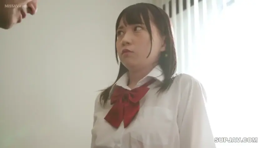 室内 · 严肃 · 校服 · 站立 · 半身 · 剧情 · 交流