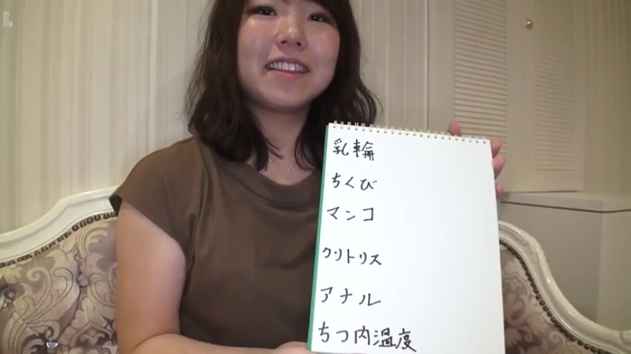 俯身 · 按摩室 · 按摩油 · 体操服 · 开心 · 三人 · 多人按摩