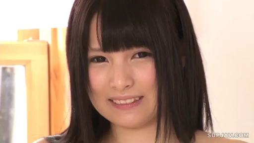 室内 · 面部 · 甜美 · 微笑 · 正面 · 镜子 · 裸肩 · 齐刘海