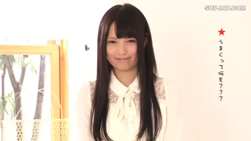 室内 · 微笑 · 白色衬衫 · 注视 · 上半身 · 正对镜头 · 黑长直