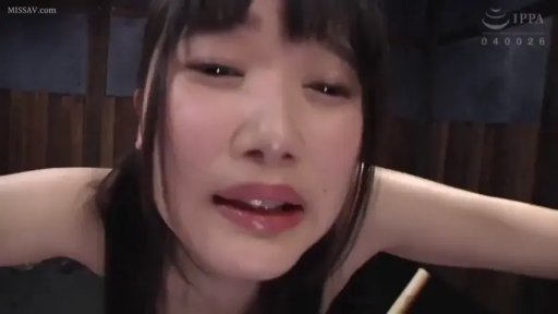 脸部特写 · 全裸 · 木桩 · 室内牢房 · 捆绑姿势 · 遭受束缚 · 哭泣痛苦 · 时代剧背景