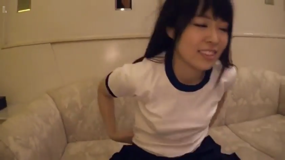 严肃 · 脸部 · 观察 · 门 · 蕾丝上衣 · 窥视 · 门后