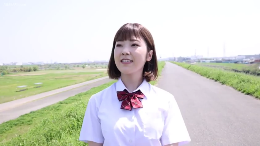 站立 · 学生制服 · 上半身 · 户外