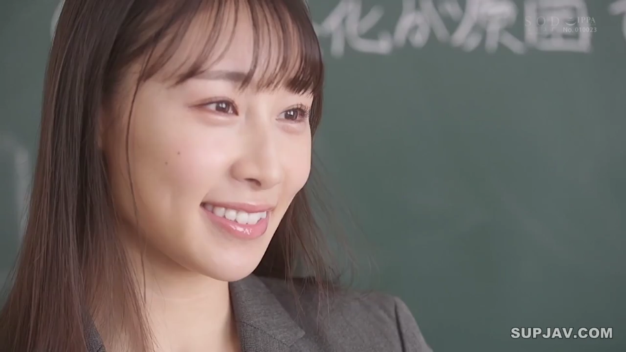 教室 · 脸部特写 · 职业装