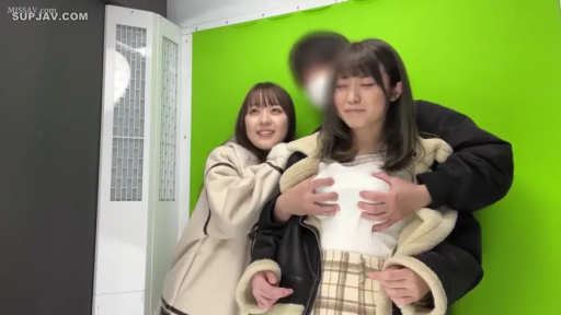 教室 · 站立 · 中景 · 黑板 · 陈述 · 职场剧情 · 白色衬衫与职业西装 · 局促忧虑